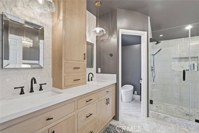 Primary dual sinks and custom cabinetry