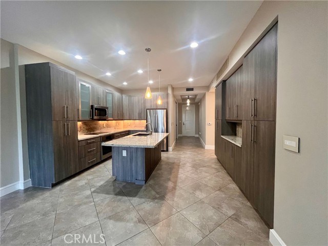 Detail Gallery Image 4 of 21 For 4511 El Mar Dr #307,  –,  FL 33308 - 2 Beds | 2 Baths