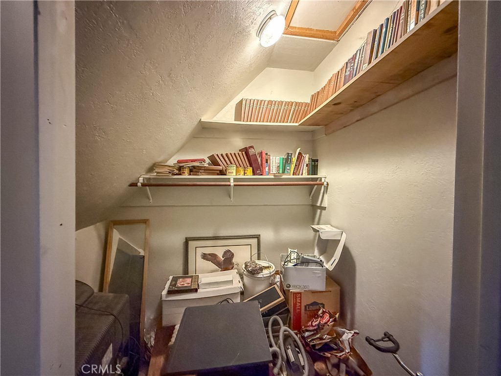 https://media.crmls.org/medias/d247c918-61c5-4b18-b50a-32cd03b001d5.jpg?preset=X-Large