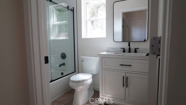 Detail Gallery Image 5 of 8 For 2533 Eucalyptus, Long Beach,  CA 90806 - 8 Beds | 5 Baths