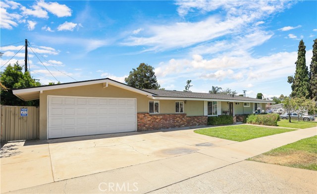 526 N Emerald Drive, Orange CA: https://media.crmls.org/medias/d248eaa2-7a98-4c3b-b38f-38f6fead49aa.jpg