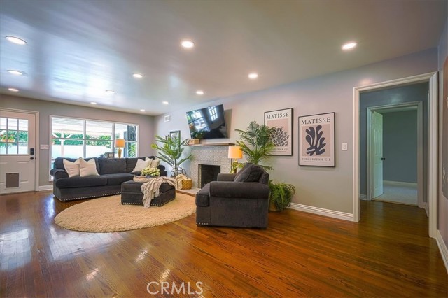 1375 N Euclid Avenue, Upland CA: https://media.crmls.org/medias/d2491f84-8a9d-4151-933d-805b4bbff341.jpg