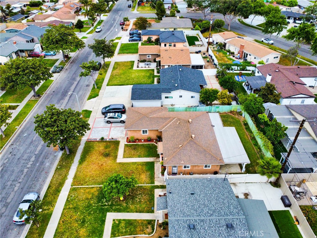 https://media.crmls.org/medias/d249f711-2852-41e1-9cd2-2c5b4371c95c.jpg?preset=X-Large