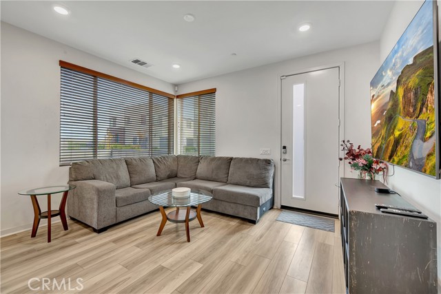 Detail Gallery Image 6 of 41 For 3640 S Allston Paseo #12,  Ontario,  CA 91761 - 3 Beds | 2/1 Baths