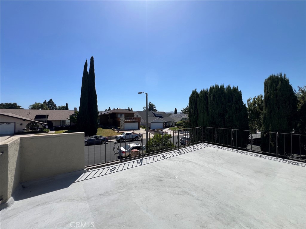 https://media.crmls.org/medias/d24bbfb8-eef3-489a-a5f4-0798d2a18374.jpg?preset=X-Large