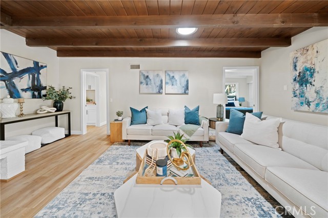 552 E Mountain View Avenue, Glendora CA: https://media.crmls.org/medias/d24bf337-586c-4c07-ab26-f44c516d1dbb.jpg