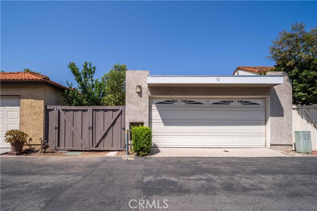 10 Windrow, Irvine CA: https://media.crmls.org/medias/d24c4aae-8db2-4ab8-8673-4afd9eb4ecbd.jpg