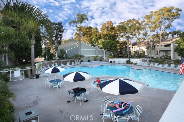 Detail Gallery Image 5 of 6 For 17 Ima Loa Ct, Newport Beach,  CA 92663 - 2 Beds | 2/1 Baths