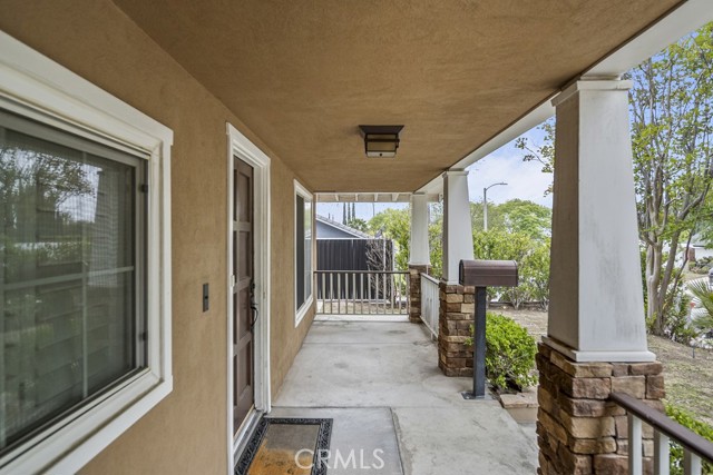 Detail Gallery Image 4 of 35 For 28148 Bakerton Ave, Canyon Country,  CA 91351 - 4 Beds | 2 Baths