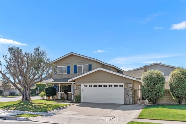 Detail Gallery Image 3 of 33 For 3831 Wisteria St, Seal Beach,  CA 90740 - 4 Beds | 3 Baths