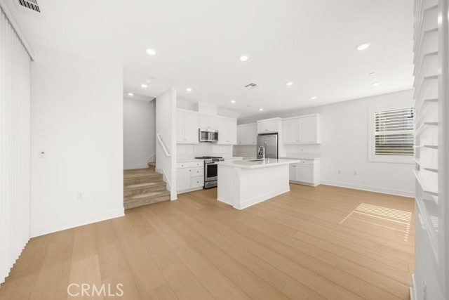 Detail Gallery Image 4 of 17 For 112 Junco, Irvine,  CA 92618 - 4 Beds | 3/1 Baths