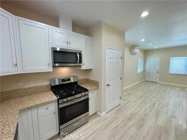 Detail Gallery Image 11 of 20 For 241 S 2nd Ave #B,  Upland,  CA 91786 - 2 Beds | 2 Baths