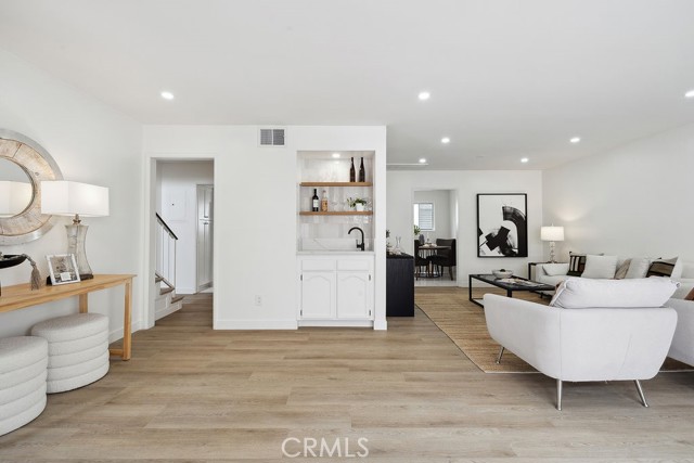 6101 Fulton Avenue, Van Nuys CA: https://media.crmls.org/medias/d2506990-2745-47d6-bce6-ad159bc74150.jpg