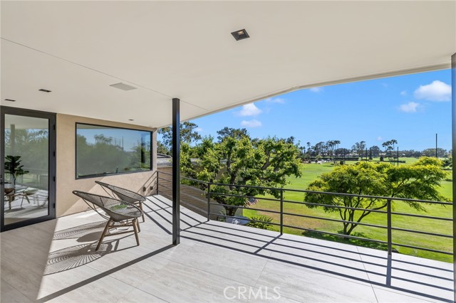 1075 Granville Drive, Newport Beach CA: https://media.crmls.org/medias/d2506ab2-6938-4527-a806-5f541d57bf36.jpg