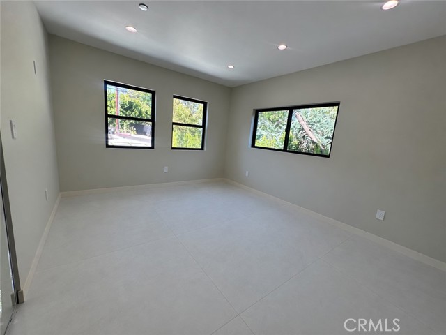 5100 Fallbrook photo 29