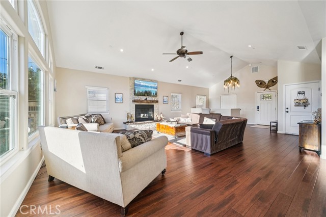 Detail Gallery Image 11 of 56 For 26845 Modoc Ln, Lake Arrowhead,  CA 92352 - 4 Beds | 3/1 Baths