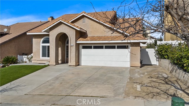 Detail Gallery Image 3 of 41 For 3327 Deaver Dr, Corona,  CA 92882 - 3 Beds | 3 Baths