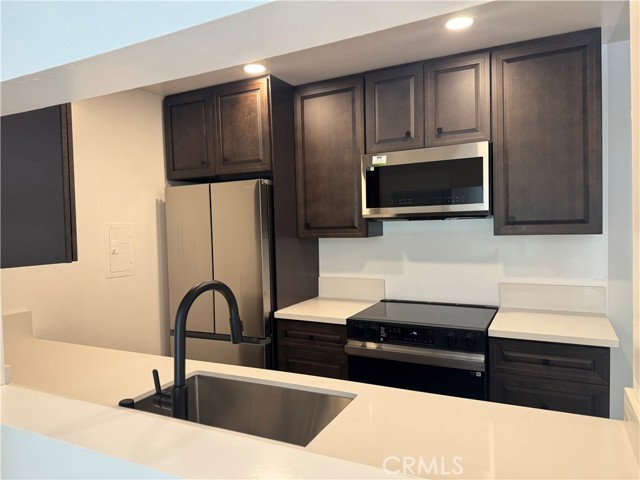 Detail Gallery Image 2 of 15 For 5460 White Oak Ave, Encino,  CA 91316 - 2 Beds | 2 Baths