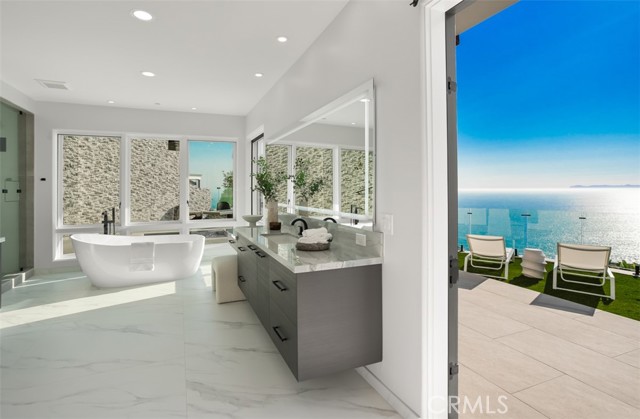 31 N Vista De Catalina, Laguna Beach CA: https://media.crmls.org/medias/d2519826-6c9a-49d2-af5d-a1ec908c6577.jpg