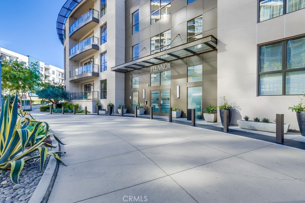 402 Rockefeller #418