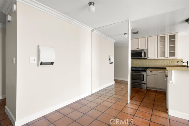 1187 E 3rd Street, Long Beach CA: https://media.crmls.org/medias/d2522904-7577-4a60-a373-875e5e60e4a8.jpg