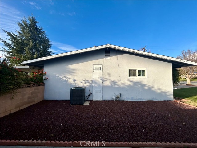 Detail Gallery Image 5 of 28 For 11606 Madison St, Yucaipa,  CA 92399 - 2 Beds | 2 Baths