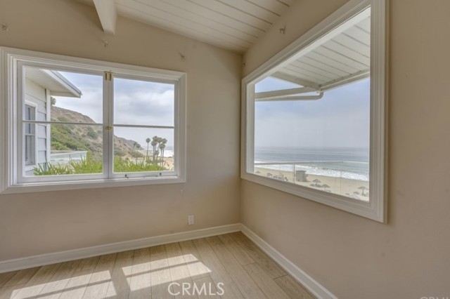 Detail Gallery Image 3 of 14 For 122 Spindrift Ln, Rancho Palos Verdes,  CA 90275 - 2 Beds | 2 Baths