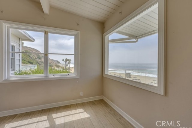 Detail Gallery Image 3 of 14 For 122 Spindrift Ln, Rancho Palos Verdes,  CA 90275 - 2 Beds | 2 Baths