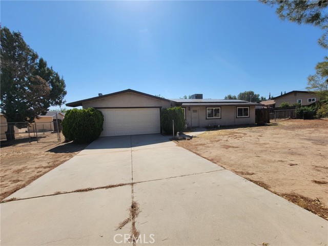 11015 Oakwood Avenue, Hesperia CA: https://media.crmls.org/medias/d252d2b9-098d-4ae8-9b42-f2ac06a7549a.jpg