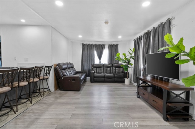 Detail Gallery Image 3 of 20 For 206 S Sullivan St #36,  Santa Ana,  CA 92704 - 3 Beds | 2 Baths