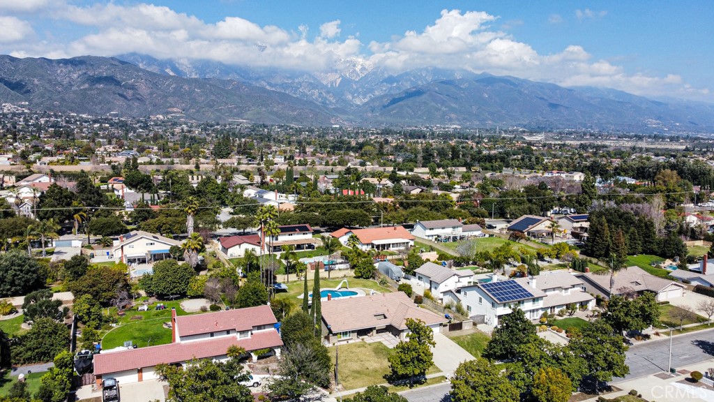 https://media.crmls.org/medias/d253fde3-2f8d-4b3d-b215-3075527b311f.jpg?preset=X-Large