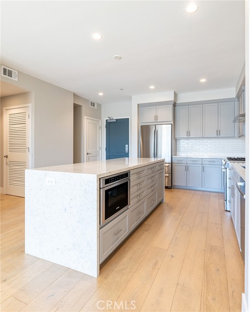 Detail Gallery Image 5 of 22 For 1920 S Pacific Coast #208,  Redondo Beach,  CA 90277 - 2 Beds | 2 Baths