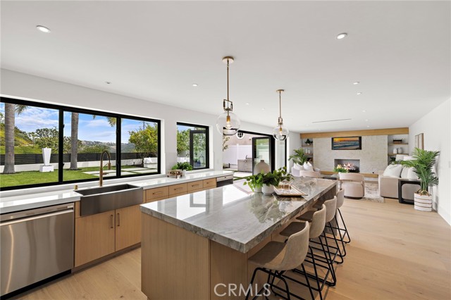 Detail Gallery Image 13 of 44 For 6 Monterey Cir, Corona Del Mar,  CA 92625 - 6 Beds | 4 Baths