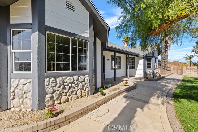 Detail Gallery Image 2 of 24 For 23385 Cooper View Dr, Menifee,  CA 92587 - 3 Beds | 2/1 Baths