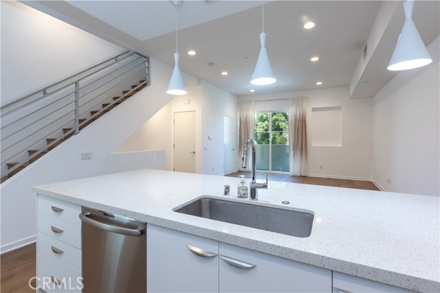 4831 Craner Avenue, North Hollywood CA: https://media.crmls.org/medias/d25595c5-8f68-4850-9eda-d78fef04abcc.jpg