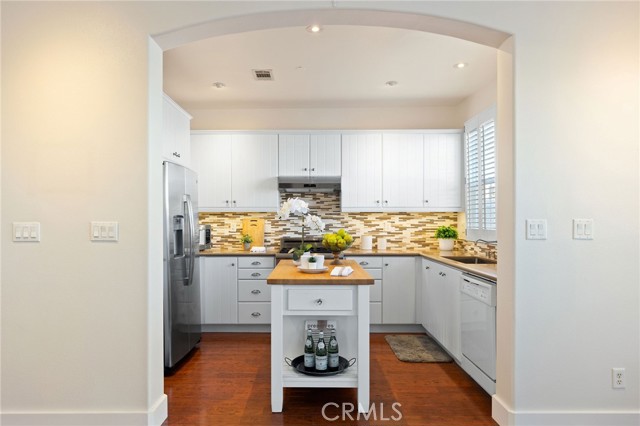 1800 Pacific Coast Hwy, Redondo Beach, California 90277, 3 Bedrooms Bedrooms, ,2 BathroomsBathrooms,Residential,Sold,Pacific Coast Hwy,PV21266567