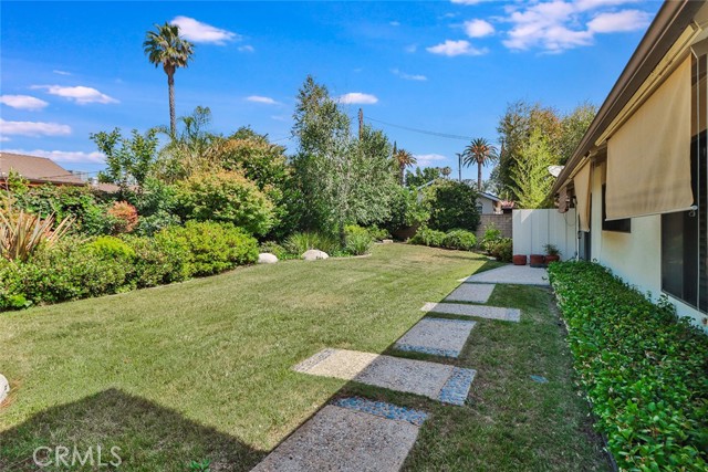 9845 Encino Avenue, Northridge CA: https://media.crmls.org/medias/d256082e-9422-4f78-b84c-9c4e7d183923.jpg