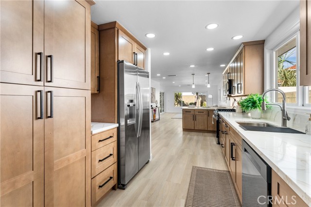 Detail Gallery Image 13 of 40 For 6821 Loyola Dr, Huntington Beach,  CA 92647 - 4 Beds | 2 Baths