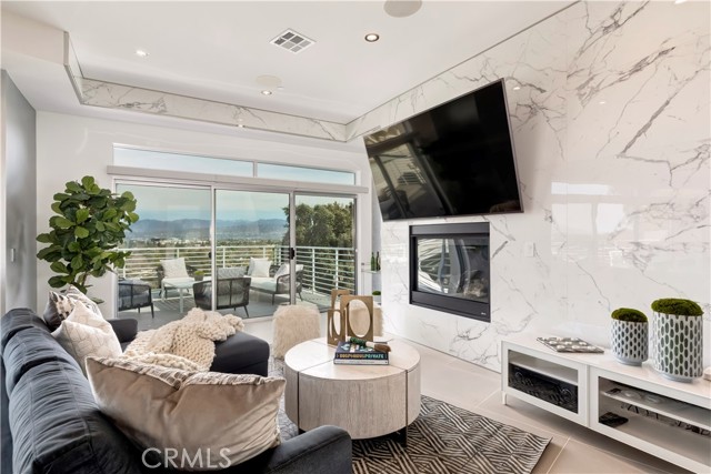 Front Image Thumbnail for CRSR26015396