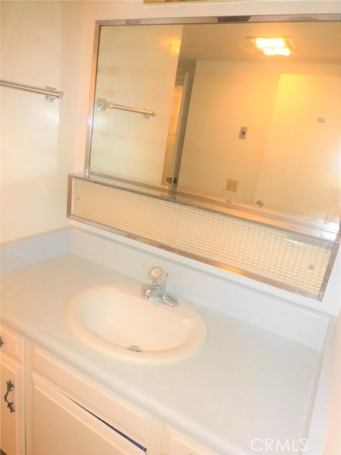MASTER BATH-VANITY