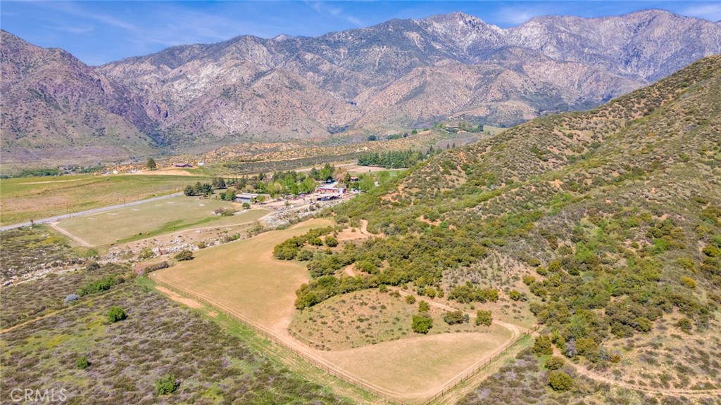 https://media.crmls.org/medias/d258469c-8195-407e-8545-842627a0fd80.jpg?preset=X-Large