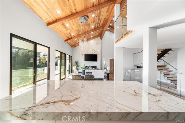 Detail Gallery Image 11 of 55 For 8566 Hollywood Bld, Los Angeles,  CA 90069 - 6 Beds | 6/1 Baths