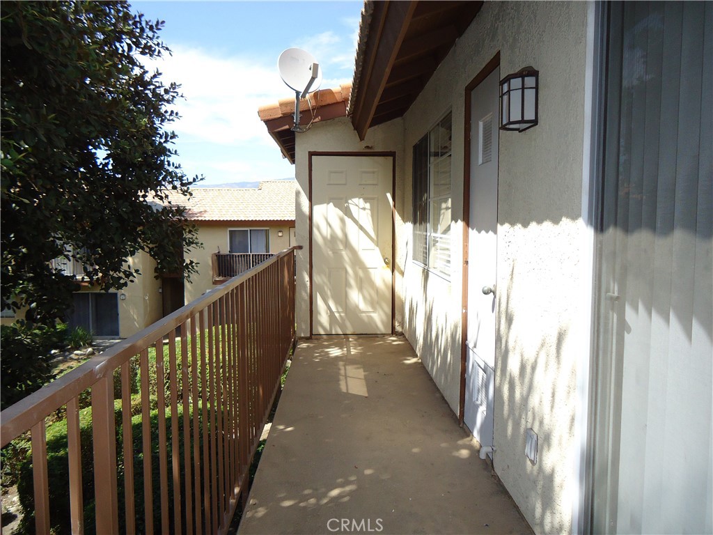 https://media.crmls.org/medias/d258cc5f-e61d-4b95-b158-8843b9894212.jpg?preset=X-Large