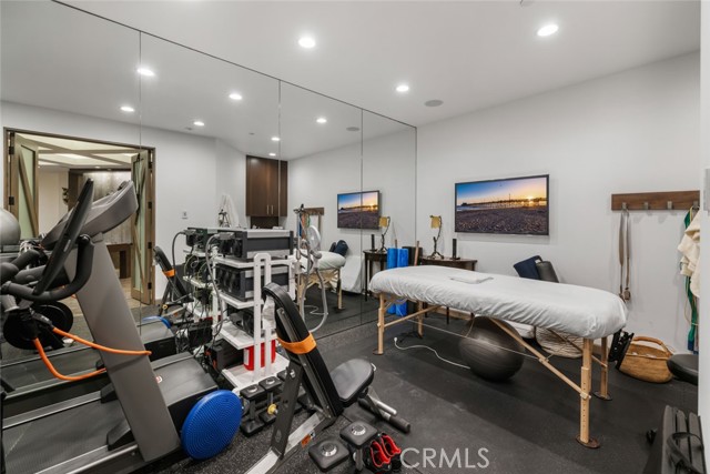8 Beacon Bay, Newport Beach CA: https://media.crmls.org/medias/d259abc2-e2ac-407d-8332-cc5f61c62187.jpg