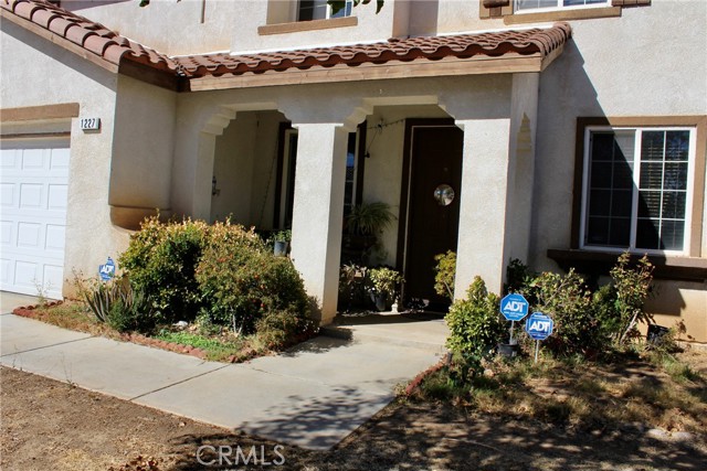 Detail Gallery Image 2 of 49 For 1227 Ayris Ave, Palmdale,  CA 93550 - 5 Beds | 2/1 Baths