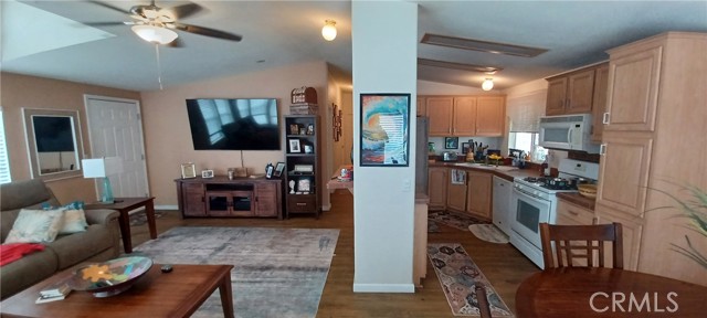 Detail Gallery Image 10 of 52 For 20806 Gridley Road #68,  Lakewood,  CA 90715 - 3 Beds | 2 Baths