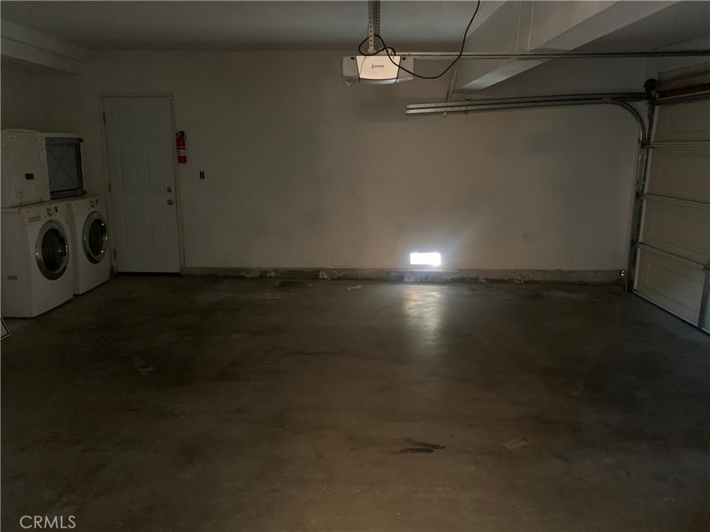 https://media.crmls.org/medias/d25a8fe3-cee5-41af-82e4-bb82d0ee5499.jpg?preset=X-Large