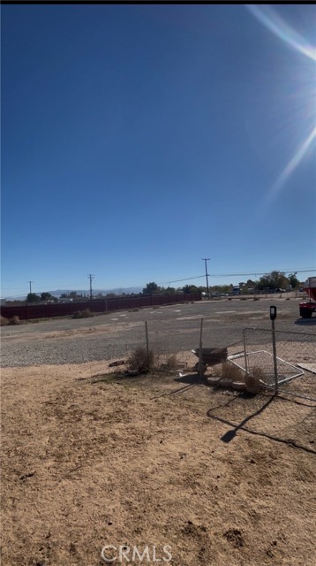 Detail Gallery Image 3 of 4 For 14743 Bonanza, Victorville,  CA 92392 - 3 Beds | 1 Baths