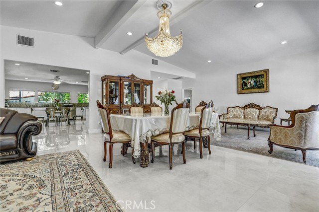 5115 Boda Pl, Woodland Hills CA: https://media.crmls.org/medias/d25ac47e-6724-4d34-88da-93295aee0d81.jpg