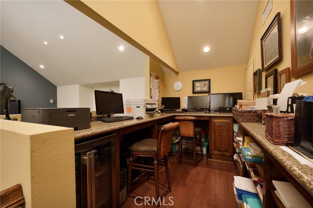 Detail Gallery Image 16 of 56 For 16312 Spartan Cir, Huntington Beach,  CA 92649 - 3 Beds | 4 Baths